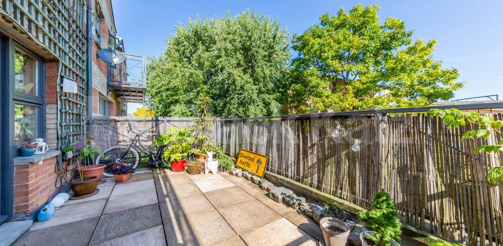 Superb modern two double bedroom flat with a private terrace mins to tube Baynes Street, Camden